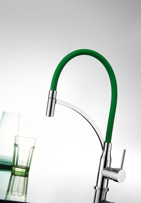 Resistencia a la corrosión del ahorro de agua del grifo del mezclador de la cocina del final del cromo de la manguera del silicón