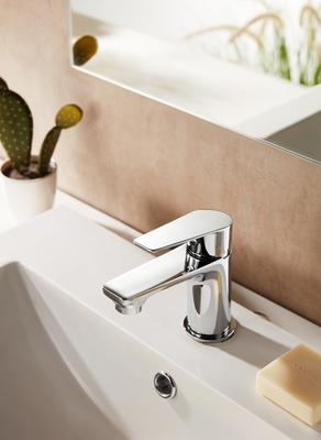Resistencia monomando de los rasguños del grifo del lavabo del latón montado en cubierta