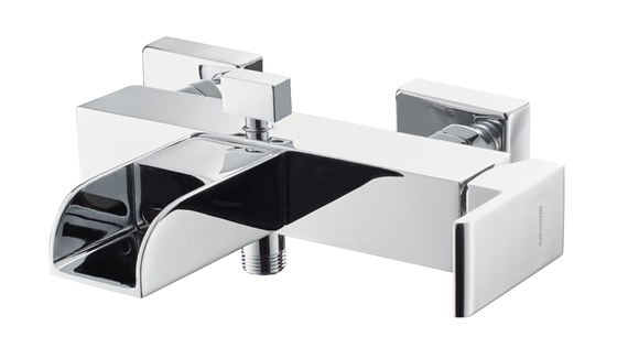 Grifos de baño de cascada montados en la pared con luz LED con una mano caliente y fría